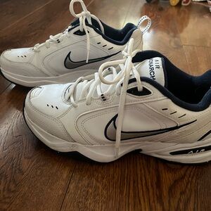 EUC - Nike Air Monarch ( 9 men’s)